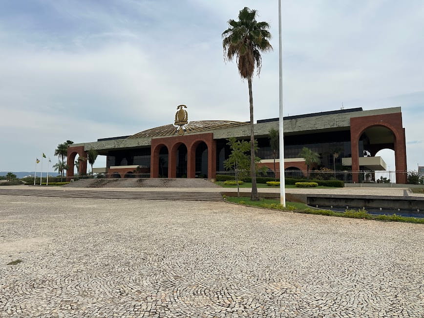 Palácio Araguaia na Praça dos Girassóis, em Palmas, principal porta de entrada para a viagem ao Jalapão